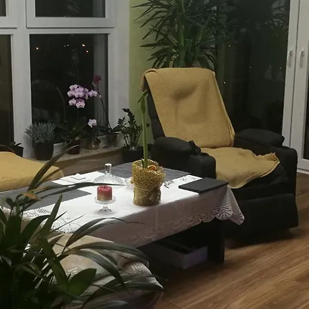 Famma W View 포즈난